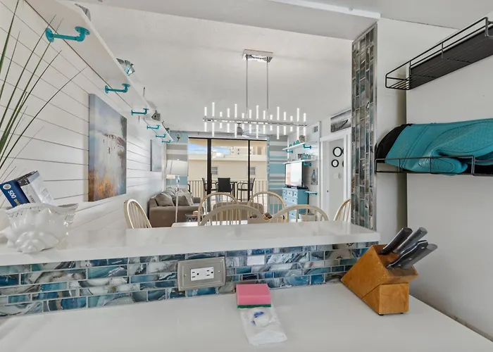 Gulf Village 212 *