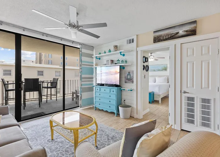 Gulf Village 212 *